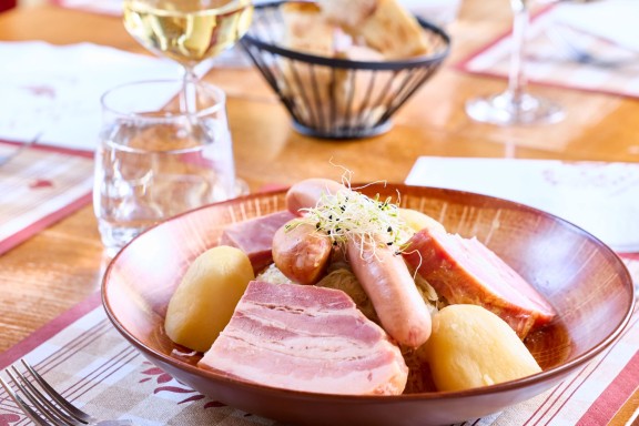 Every midday, from Monday to Saturday